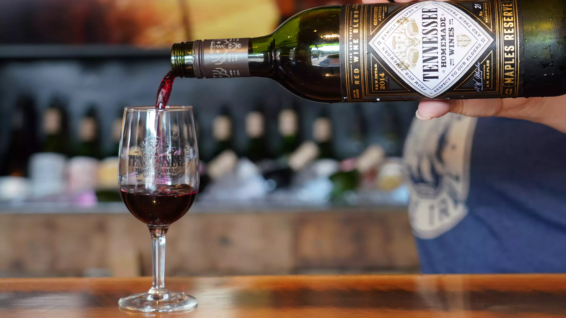 bottle of Maples Reserve being poured into a glass